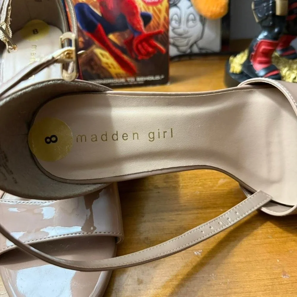 Cream and‎ tan Madden heels - size 8